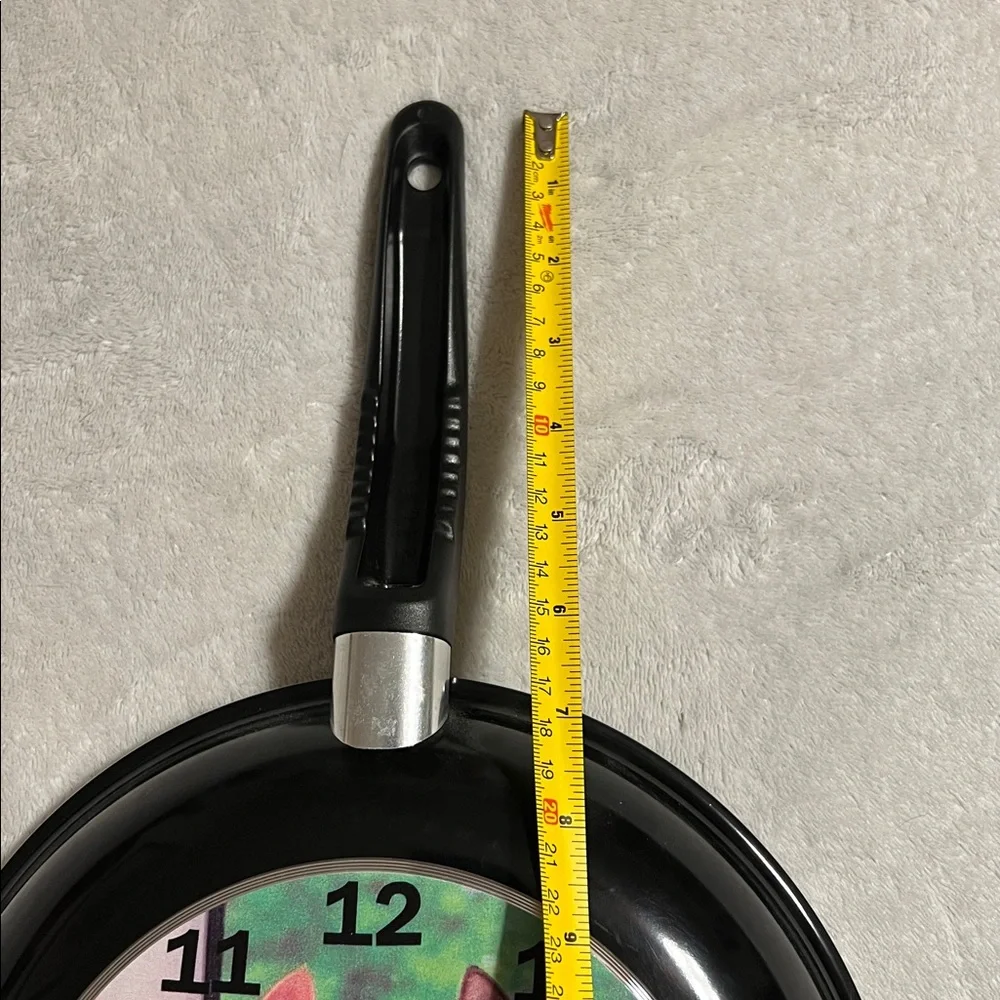 Cat Design Wall Clock. NWOT